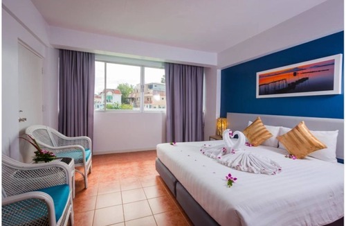Karon Hotel | * Boutique hotel standard room #19, 3 min walk to karon beach *
