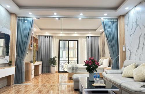 Nhat Tan Apartment | Bright Apartment near the lake