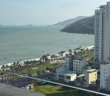 Phung Son Apartment | Căn hộ view biển - FLC Seatower