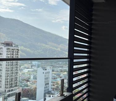 Phung Son Apartment | Căn hộ view biển - FLC Seatower