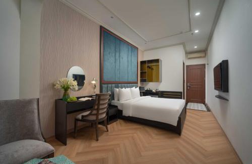 Đien Bien Hotel | Calile Hotel - Hanoi Train Street