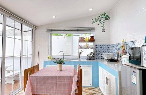 Saen Suk Villa | Canary Pool Villa Bangsaen
