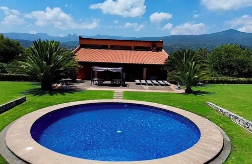 Huasca De Ocampo House | Casa La Loma: Boutique Country Retreat with Staff Included and a Central Pool