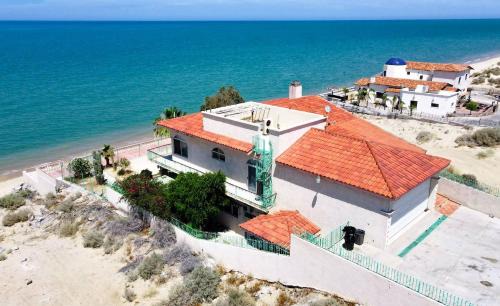 Villas de Las Palmas House | Casa Matas Spacious 6-bedroom for up to 13 guests.