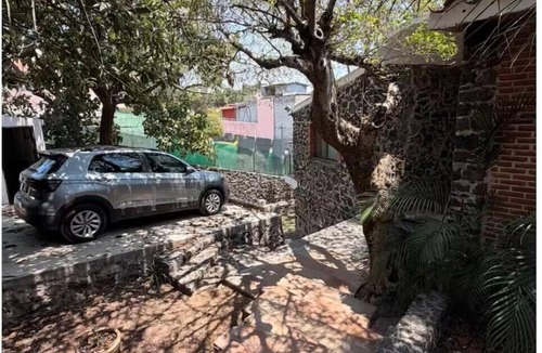 Jiutepec House | Casa rústica en Jiutepec con alberca, jardín y asador ideal para descansar.