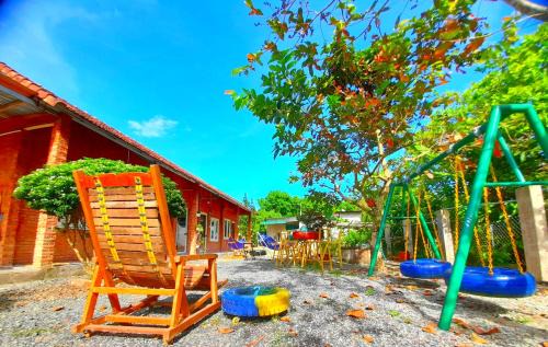 Quan Tom Hotel | Cat Tien Backpackers Hostel