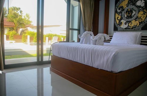 Khanom Hotel | CC Beach Resort