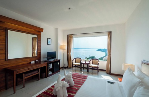 Pakse Hotel | Champasak Grand Hotel