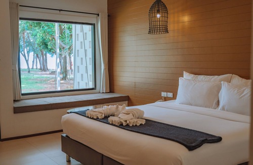 Khlong Khut Hotel | Chaolao Tosang Beach Hotel