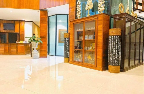 Vientiane Hotel | Cheuang Vanavong 2