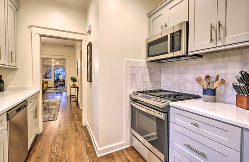 Forest Park Condo | Chic Birmingham Getaway ~ 2 Mi to Downtown!