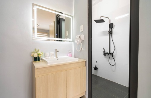District 1 Hotel | Chill Hill Hotel & Home