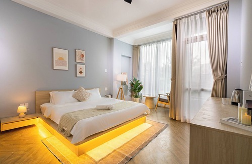 District 1 Hotel | Chill Hill Hotel & Home