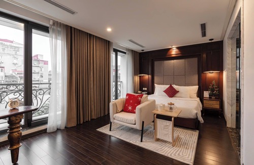 Bui Thi Xuan Apartment | City Center Charming Vibrant 1300 sqft 2-bedroom Apartment with WiFi, AC, Lift