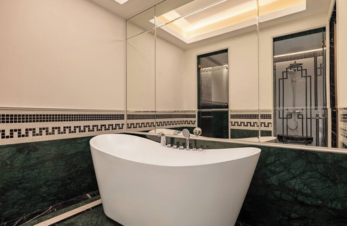 Hang Buom Hotel | Classyc Hotel Hang Buom