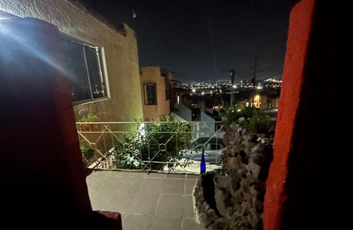 San Pedro Tlaquepaque Apartment | Comfortable rom for 1, WiFi, kitchen and washing machine