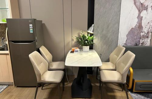 Van Giang Apartment | Comfy HOME 1BR in Ecopark Westbay A
