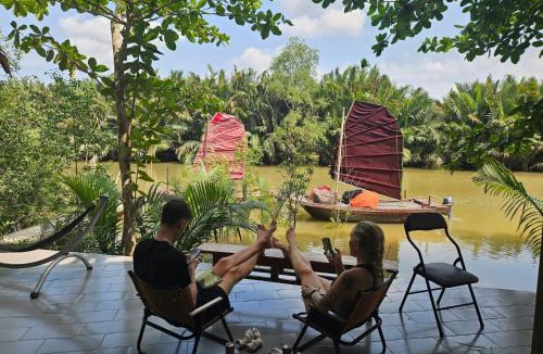 Ben Tre Bed & Breakfast | Comfy room - InnerZen Mekong Riverside homestay Ben Tre