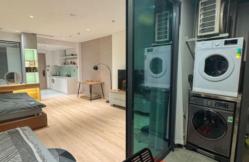 Bai Chay Apartment | Cozy Balcony Studio Near Sun World - The Holiday Ha Long