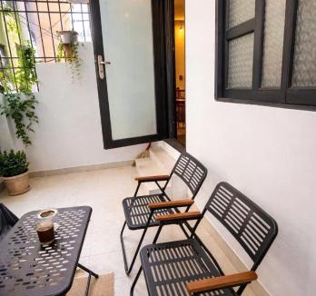 District 10 Apartment | Cozy Private with Balcony Studio, Trung tâm, Có bếp dùng chung