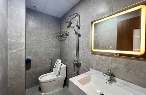 Quang An Apartment | “Cozy Studio w/Kitchen & TV – Affordable Stay in Tay Ho”