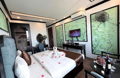 Hoang Mai Hotel | Crown Luxury Hotel