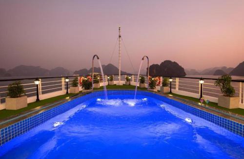 Cat Ba Hotel | Cruise Lan Ha Bay 2 Day 1 Night pick-up from Cat Ba Central