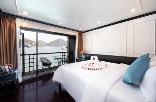 Cat Ba Hotel | Cruise Lan Ha Bay 2 Day 1 Night pick-up from Cat Ba Central