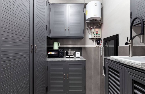 Phuong 6 Apartment | Cyber Violet Studio @ Saigon's alley Rooftop Onsen