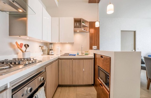 Monterrey Centro Apartment | ¡De Lujo con GYM y Alberca! 2 rec/6 personas