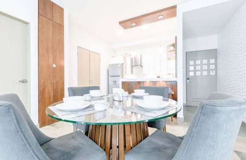 Monterrey Centro Apartment | ¡De Lujo con GYM y Alberca! 2 rec/6 personas
