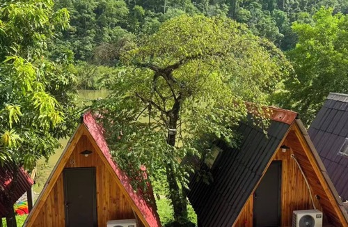 Nong Khiaw House | Delightful 16-bedroom bungalow with AC in Papaya Resort Nong Khiaw