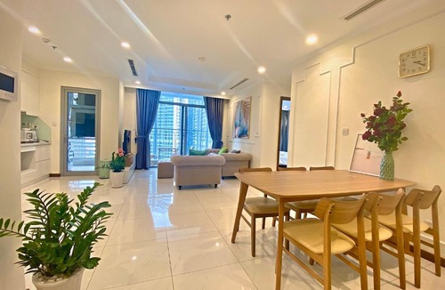 Hang Xanh Apartment | Deluxe 3br Apartment- Vinhomes Central Park