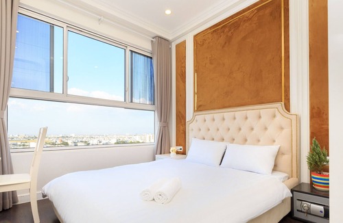 Tan Binh Apartment | Deluxe Apt 2Brs Free Pool/Gym Airport View
