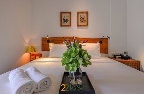 Dich Vong House | Deluxe double or twin in 22Land Residence