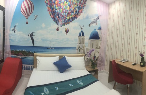 Downtown Ho Chi Minh City Hotel | Deluxe private room 1bed 1 bath ,2 guests in Hotel you and me