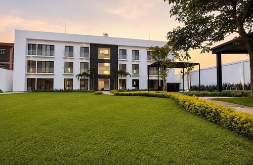 Cuauhnahuac Apartment | Deluxe Suite King size bed, kitchen and internet. Near event gardens 9