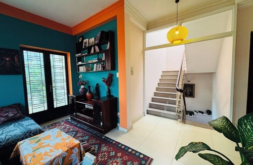 Tan Binh House | Do L Homestay: 5 Mins to Airport, Vintage Charm