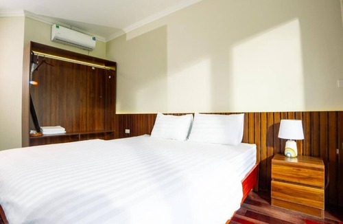 Son Tay Bed & Breakfast | Double Room with Lake View