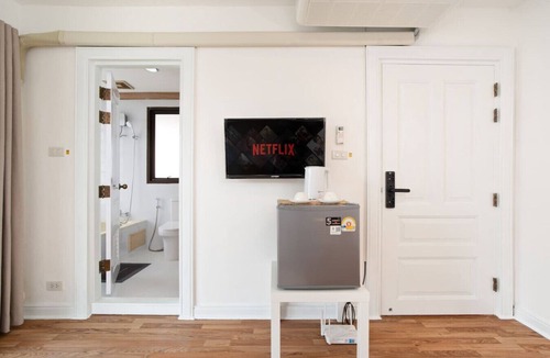 Ploenchit Apartment | Elegant King BR Apt& Bathtub, BTS Central BKK BTB8