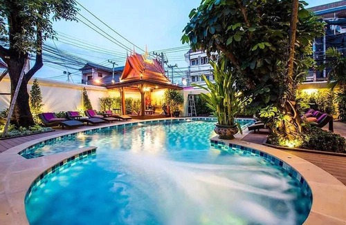 Old City House | Elegant King Retreat | Private Balcony & Spa Bath