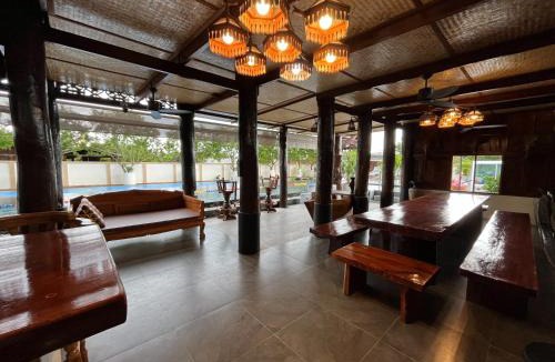 San Pa Thong House | Elephant House and Pool Villas