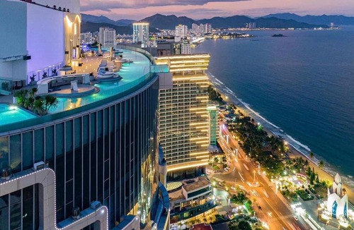 Tran Phu Beach Hotel | Emerald Wave Suites Seaview