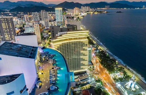 Tran Phu Beach Hotel | Emerald Wave Suites Seaview