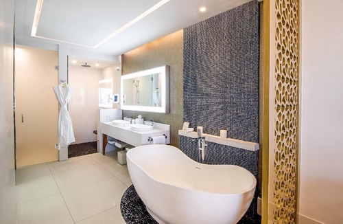 Palmilla Resort | Escape to luxury in this elegant 1-bedroom suite at Garza Blanca Cabo.