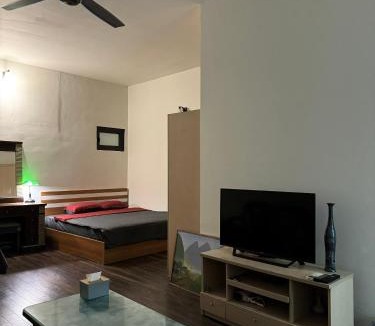 Hang Dao House | Fam Friendly-Center Old Quater-Super Location 48BN