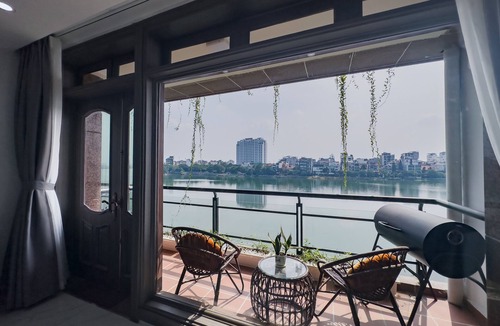 Quang An Apartment | Family apartment with super chill lake view - Book it now!