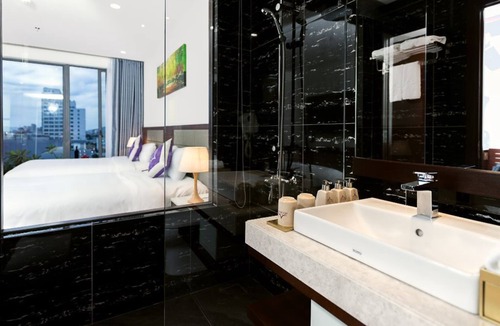Ngu Hanh Son Hotel | Family Balcony Room 3