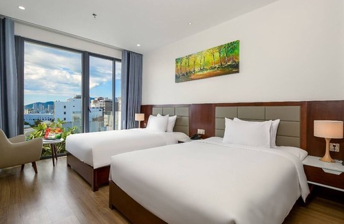 Ngu Hanh Son Hotel | Family Balcony Room 5