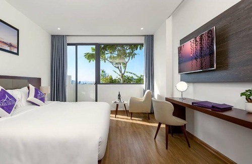 Ngu Hanh Son Hotel | Family Balcony Room 5